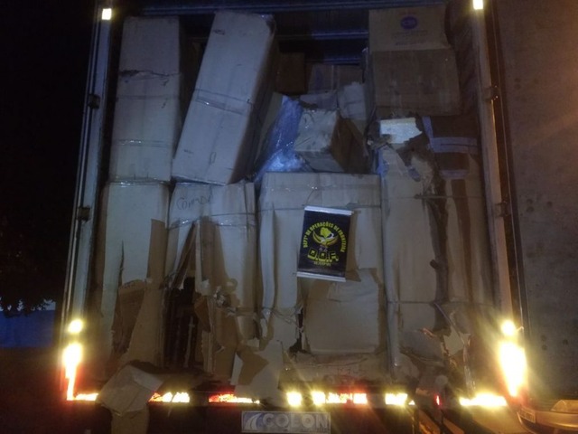 DOF apreende caminhão com 30 mil pacotes de cigarros contrabandeados do Paraguai em Nova Alvorada do Sul DOF apreende caminhão com 30 mil pacotes de cigarros contrabandeados do Paraguai em Nova Alvorada do Sul