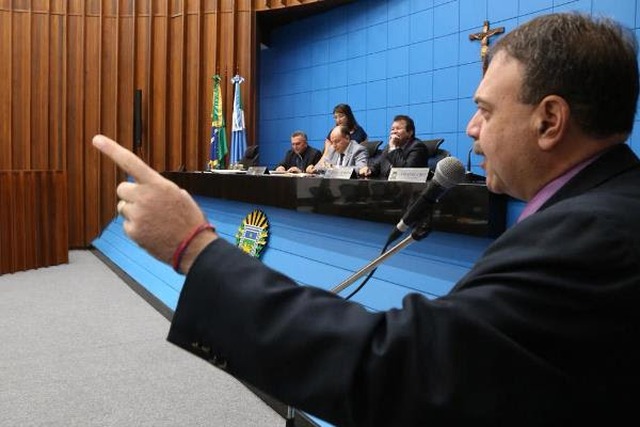 Dr. Paulo Siufi afirma estar junto com servidores e diz que reajuste deveria ser discutido Dr. Paulo Siufi afirma estar junto com servidores e diz que reajuste deveria ser discutido