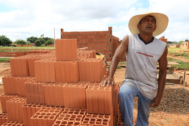 Famílias realizam sonho com construção de casas pelo Lote Urbanizado Famílias realizam sonho com construção de casas pelo Lote Urbanizado