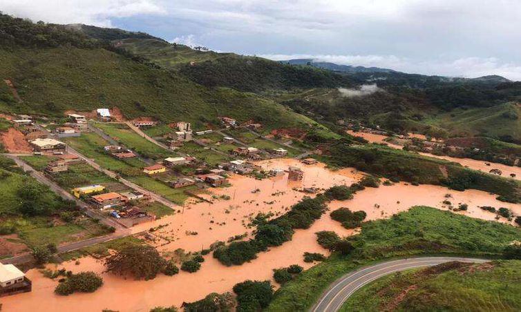 Chuvas estragam doses de vacina contra a covid-19 em cidade de Minas © Corpo de Bombeiros Militar de Minas Gerais