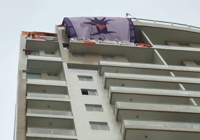 Manifestantes ocupam triplex atribuído a Lula em Guarujá, SP