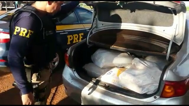 Carro furtado em Minas Gerais é apreendido com maconha em MS Carro furtado em Minas Gerais é apreendido com maconha em MS