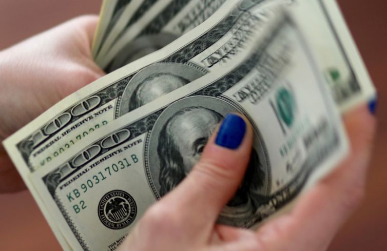 Dólar inicia semana em alta e com bolsa em queda © Reuters/Marcos Brindicci/Direitos Reservados