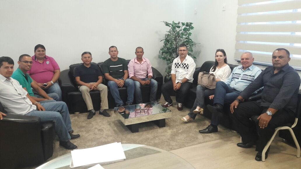 Negociação salarial são temas discutidos em reunião da nova diretoria da ACS Dourados Negociação salarial são temas discutidos em reunião da nova diretoria da ACS Dourados