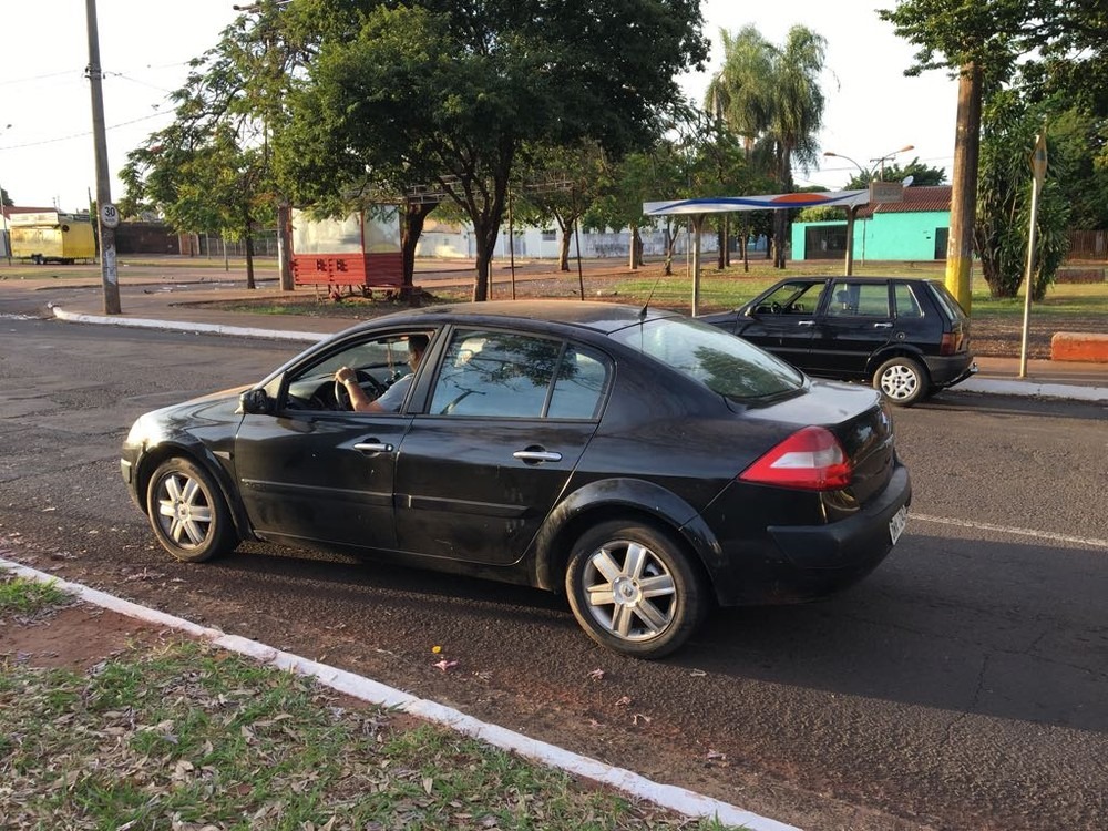 Funcionário público é preso após ser flagrado bêbado dormindo ao volante do carro dele, afirma polícia Suspeito estava dormindo bêbado quando foi preso, diz polícia (Foto: Osvaldo Nóbrega/TV Morena)