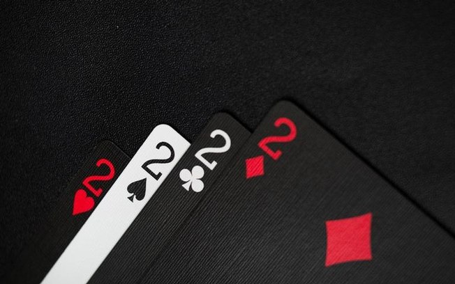 Oráculo das 9 cartas: descubra o que o destino reserva na paixão e no trabalho Oráculo das 9 cartas: descubra o que o destino reserva na paixão e no trabalho