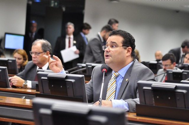 O deputado Fabio Trad: “O objetivo do projeto é proteger os direitos dos usuários de telefonia móvel.”