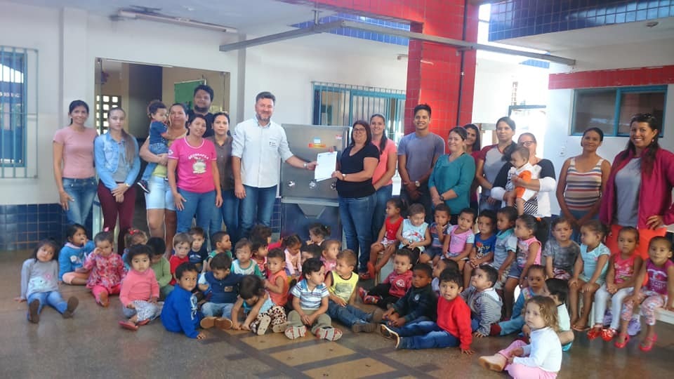 Vereador Éverton Cristiano em parceria com Deputado entrega Bebedouro de Água Industrial em Creche de Rio Brilhante Vereador Éverton Cristiano em parceria com Deputado entrega Bebedouro de Água Industrial em Creche de Rio Brilhante