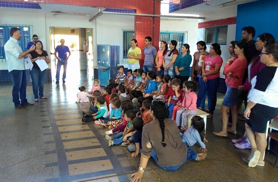 Vereador Éverton Cristiano em parceria com Deputado entrega Bebedouro de Água Industrial em Creche de Rio Brilhante Vereador Éverton Cristiano em parceria com Deputado entrega Bebedouro de Água Industrial em Creche de Rio Brilhante
