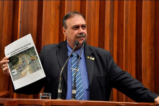 As muretas e a falta de sinalização já causaram três óbitos e diversos pós-traumatismos em decorrência de acidentes de trânsito no local