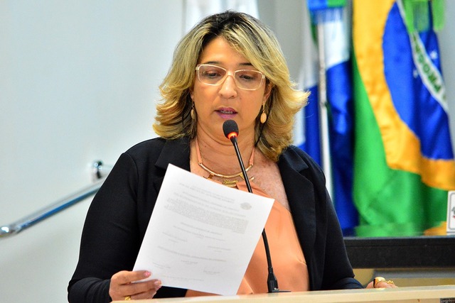 Vereadora Silvana Vasconcelos pede para prefeitura suspender a taxa do lixo durante a pandemia em Fátima do Sul