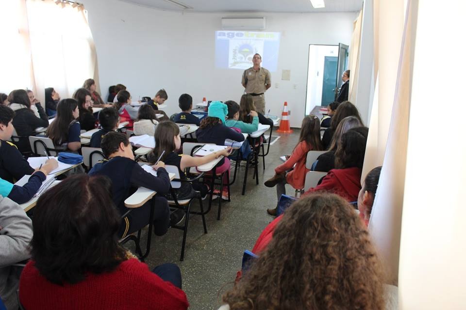 Agetran realiza palestra educativa sobre normas de trânsito