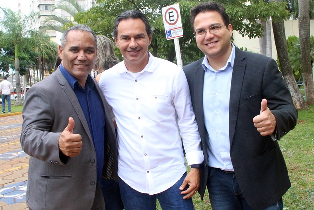 Depois de cinco anos sem reajuste, secretários escolares conseguem conquista histórica com apoio de Chiquinho Telles