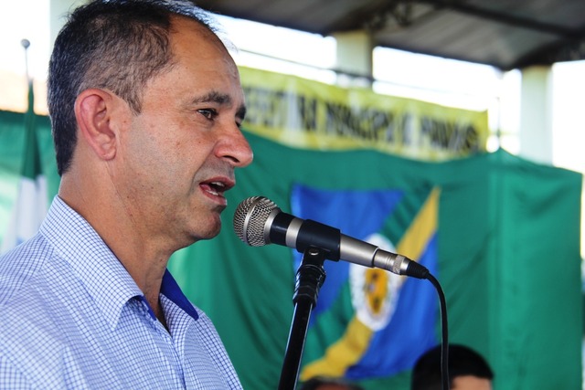 Prefeito de Paranhos sofre atentado a tiros no momento em que chegava em casa Prefeito de Paranhos sofre atentado a tiros no momento em que chegava em casa