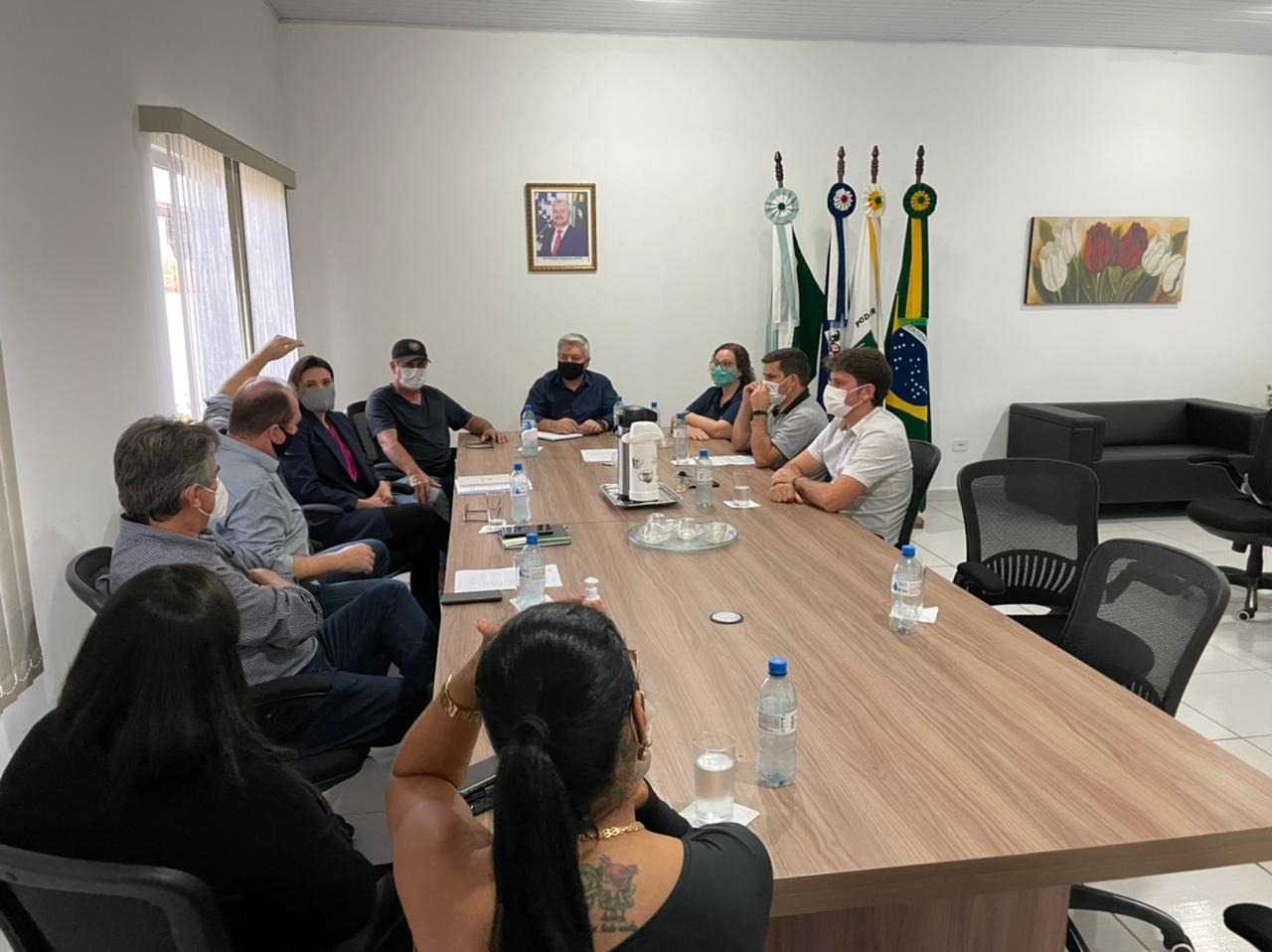 Prefeito de Itaquiraí e vereadores recebem gerente de umas das maiores redes varejista do Rio Grande do Sul