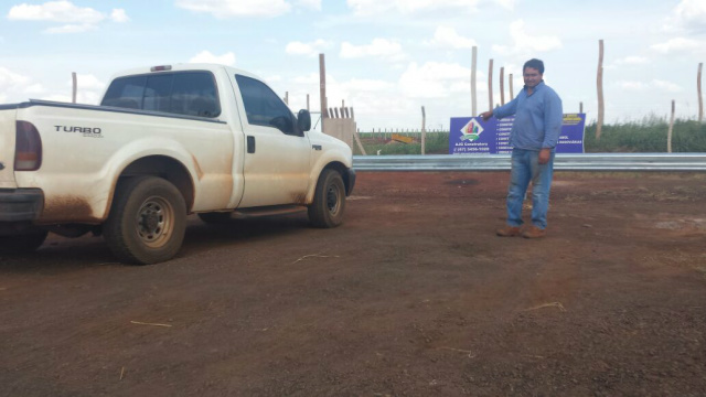 Empresario Anderson Jose Gomes em frente seu empreendimento que teve seu acesso fechado pela Concessionaria CCR MS VIA. Foto Leandro Medina