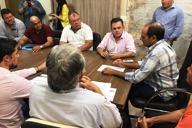 Prefeito Arlei, Zeca do PT e Vander Loubet assinam ordem de serviço para a comunidade do Distrito de Pana Prefeito Arlei, Zeca do PT e Vander Loubet assinam ordem de serviço para a comunidade do Distrito de Pana