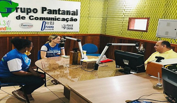 Alunos de Escola de Autoria de Corumbá vão às ruas divulgar vagas disponíveis