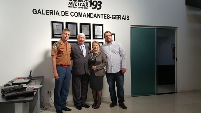 No Dia do Bombeiro, coronel fala de paixão que passou de pai para filho: 'Nunca houve limite para salvar vidas' Coronel ao lado do pai aposentado e 'apaixonado' pelo Corpo de Bombeiros de MS (Foto: Corpo de Bombeiros/Divulgação)