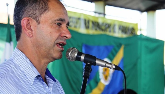 Dirceu Bettoni (PSDB) durante discurso. (Foto: Divulgação/Prefeitura de Paranhos)