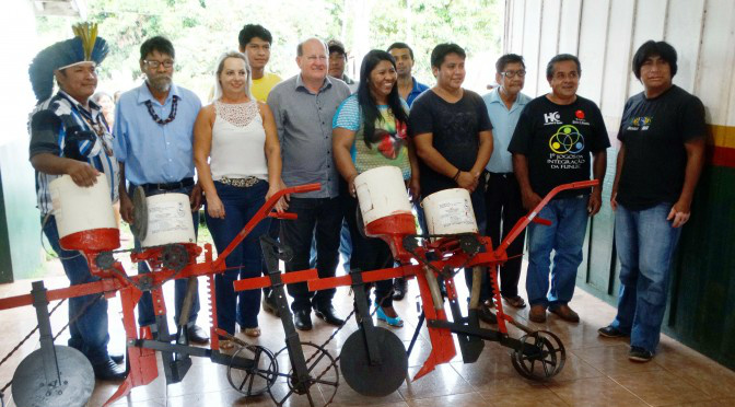 Programa de Apoio as Comunidades Indígenas de Mato Grosso do Sul (Proacin), coordenado pela Agraer (Agência de Desenvolvimento Agrário e Extensão Rural) em parceria com a Sedhast (Secretaria de Direitos Humanos, Assistência Social e Trabalho), ambas instituições do Governo do Estado.