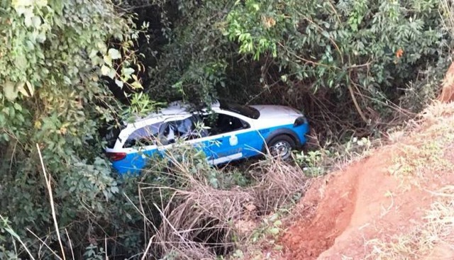 Viatura da polícia capota após ser fechada por caminhoneiro na BR-163 Viatura da polícia capota após ser fechada por caminhoneiro na BR-163