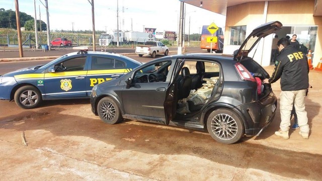 PRF recupera veículo roubado no Estado do Rio de Janeiro PRF recupera veículo roubado no Estado do Rio de Janeiro