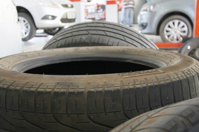 Mosquito Aedes aegypti, transmissor do zika vírus, chikungunya e dengue, precisa de água limpa e parada para se proliferar.