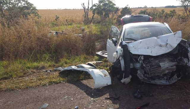 Dois morrem e três ficam gravemente feridos em acidente na BR-060 Foto: Nathalia Pelz