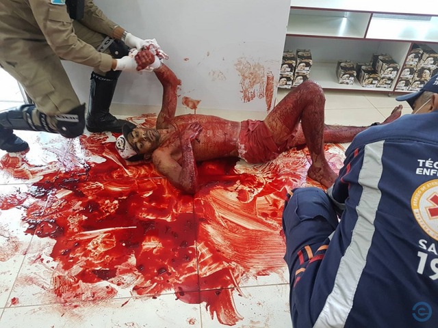 Imagens fortes: Execução em Coxim mata jovem e fere outro Imagens fortes: Execução em Coxim mata jovem e fere outro