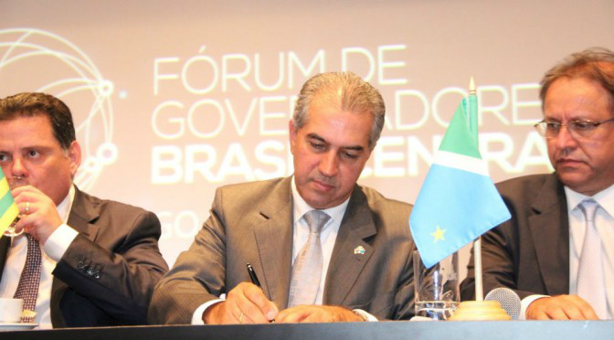 O governador Reinaldo Azambuja participa de encontro com governadores em reunião que vai debater o desenvolvimento econômico do País.