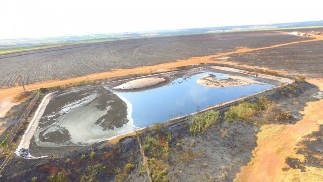 Em Nova Alvorada do Sul incêndio em canavial causa grande estragos Em Nova Alvorada do Sul incêndio em canavial causa grande estragos