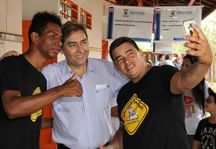 Prefeito Alcides Bernal Prefeito Alcides Bernal conversa com a população durante Ação Pop