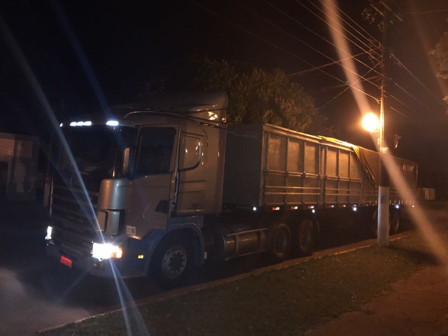 Carga de cigarro contrabandeado avaliada em mais 2 milhões de reais é apreendida pela PM de Dourados Carga de cigarro contrabandeado avaliada em mais 2 milhões de reais é apreendida pela PM de Dourados