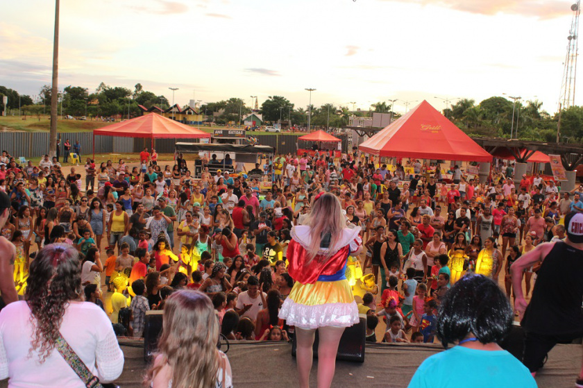 Matinê do 2º NASFOLIA de Nova Alvorada do Sul As crianças para se divertirem na matinê do 2º NASFOLIA, no Parque Nelson Tereré, no centro de Nova Alvorada do Sul.