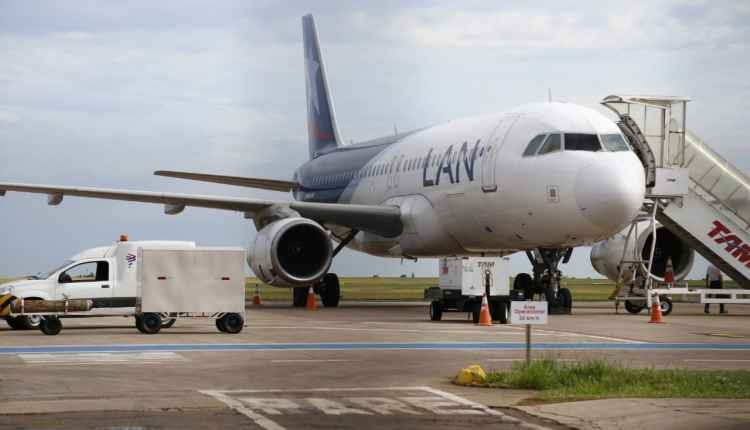 Avião com 141 passageiros faz pouso de emergência em Campo Grande após pane elétrica Avião com 141 passageiros faz pouso de emergência em Campo Grande após pane elétrica