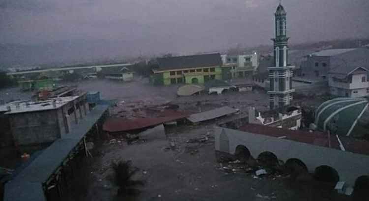 Tsunami e terremotos na Indonésia deixam 832 mortos, diz porta-voz Tsunami e terremotos na Indonésia deixam 832 mortos, diz porta-voz