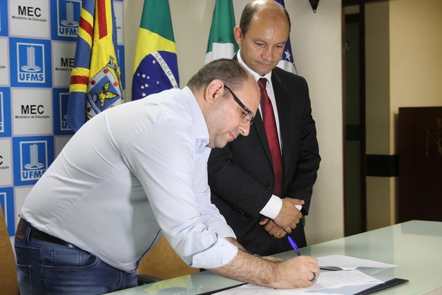 MPF e UFMS assinam protocolo de intenções para promover intercâmbio científico, técnico e cultural MPF e UFMS assinam protocolo de intenções para promover intercâmbio científico, técnico e cultural