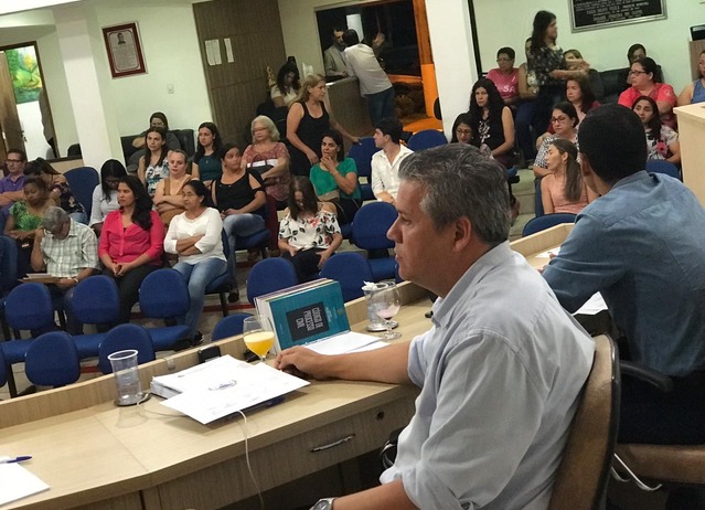 Vereador parabeniza professores por paralisação e repudia prefeito por tentativa de impedir ato Vereador parabeniza professores por paralisação e repudia prefeito por tentativa de impedir ato