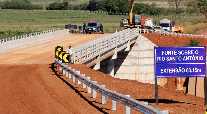 Guia Lopes da Laguna: reconstrução de ponte e investimento histórico em saneamento