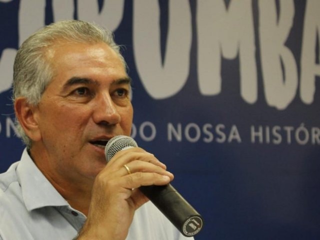 Outras prioridades surgiram e gestão terá mudanças, confirma Reinaldo Governador Reinaldo Azambuja (PSDB) discursa em evento em Corumbá (Foto: Assessoria do Governo de Mato Grosso do Sul/Divulgação)