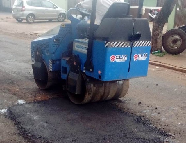 Prefeitura de Dourados mantém quatro equipes na recuperação das ruas de Dourados