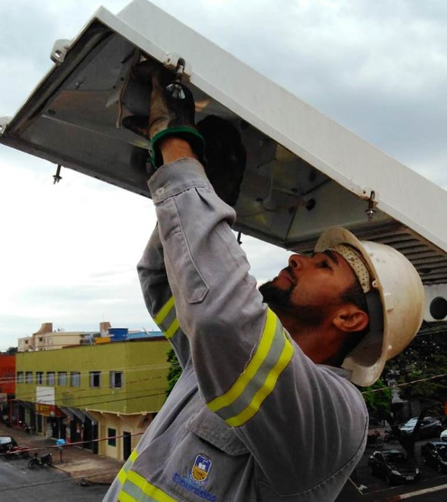 Em Dourados Disque Lâmpada da Semsur agora terá número de WhatsApp e e-mail