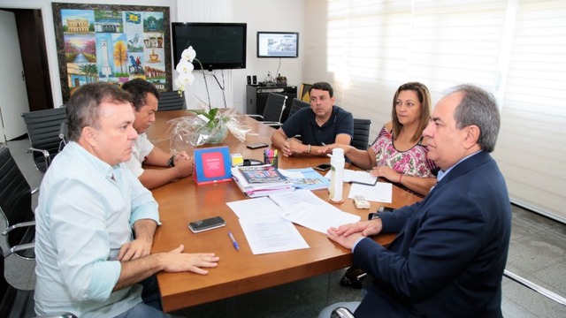 A reunião contou também com a participação do deputado federal Vander Loubet Foto: Denilson Secreta