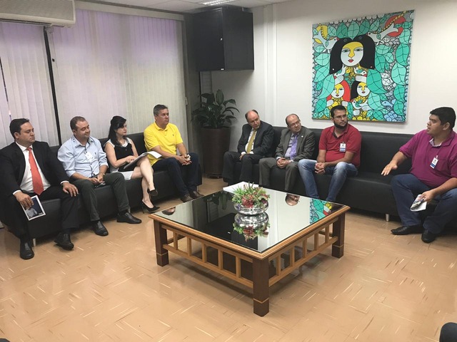 Vereadores de Bandeirantes buscam apoio para a não-reordenação da Escola João Ribeiro Guimarães Deputados Estaduais Marcio Fernandes, Mara Caseiro, Junior Mochi e Barbosinha juntamente dos vereadores de Bandeirantes discutem uma solução.