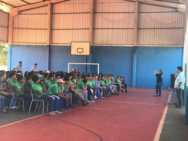 Vereadores de Bandeirantes buscam apoio para a não-reordenação da Escola João Ribeiro Guimarães Vereadores de Bandeirantes buscam apoio para a não-reordenação da Escola João Ribeiro Guimarães
