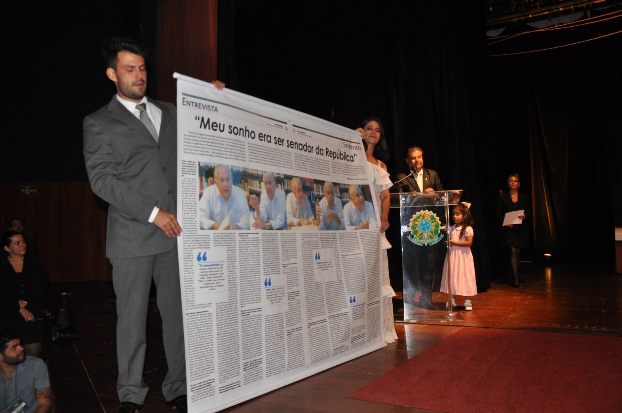 Nelsinho Trad é diplomado senador por Mato Grosso do Sul e durante solenidade quebra protocolo e faz homenagem à família