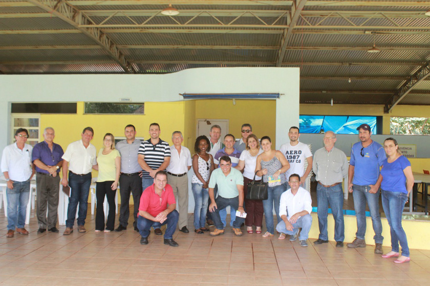 Prefeito Neto reúne com equipe de governo