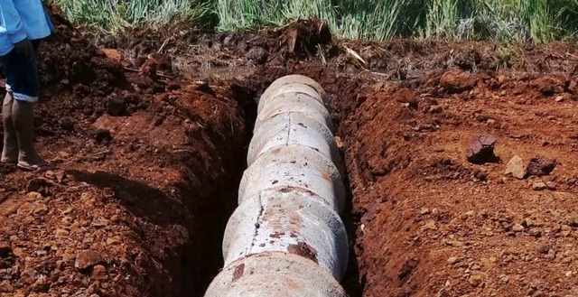 Prefeitura de Dourados melhora drenagem em acesso ao distrito de Panambi Prefeitura de Dourados melhora drenagem em acesso ao distrito de Panambi