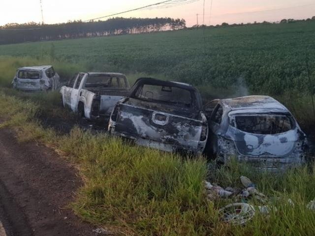 Ex-candidato a prefeito de Ponta Porã e tio de Pavão é morto em ataque de grupo armado Uma Ford Triton, uma VW Amarok, um Jeep Renegade e veículo passeio, possivelmente, usados pelos autores foram encontrados queimados. Foto: Divulgação